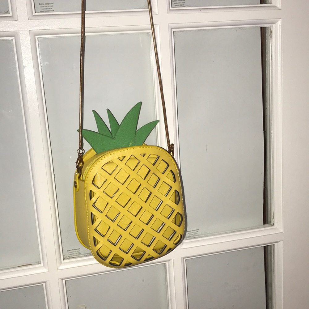 Pineapple purse